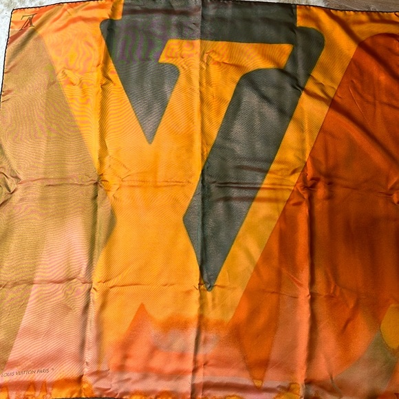 LOUIS VUITTON VINTAGE SILK SCARF - Picture 1 of 10
